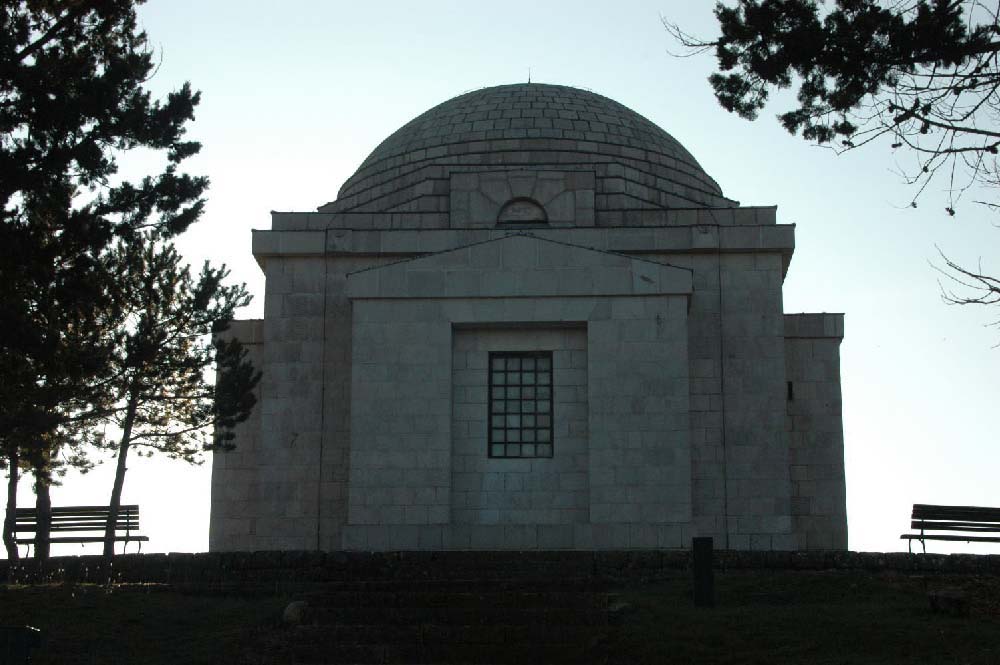 07-MM Mausoleum Meštrović